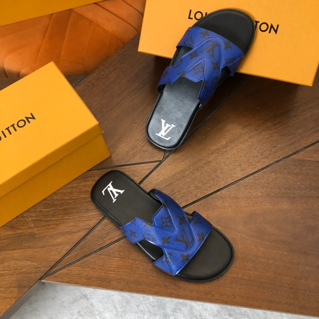 Factory price: 270💰LV counters are selling new brand luxury men's slippers, casual, loose and comfortable. The must-have model in the picture above [Happy][Happy], multiple colors available Size: 38-44, customized 45